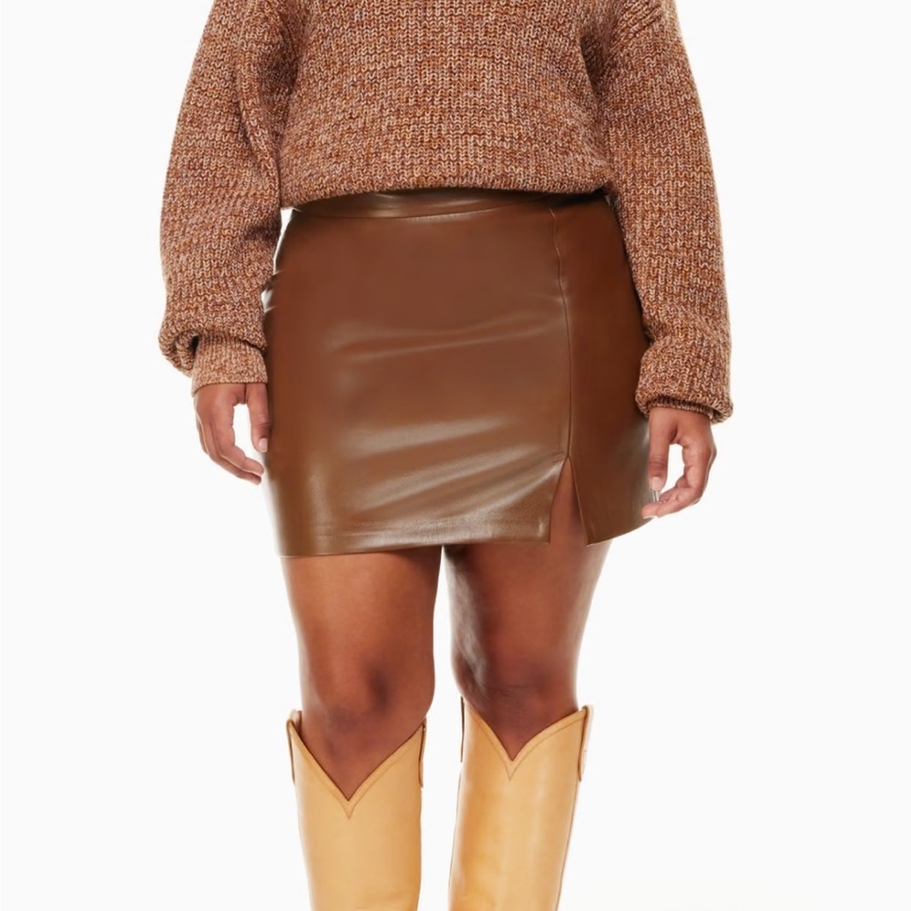 Aritizia Wilfred
Patio Mini Skirt in Size 4 in color cognac brown worn twice